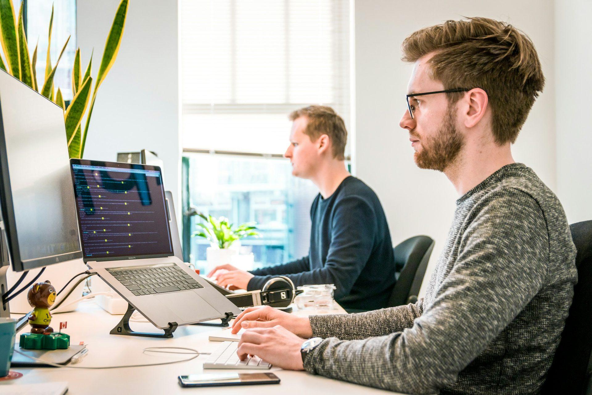 Recrutement développeurs sans budget agence : La stratégie gagnante pour les PME