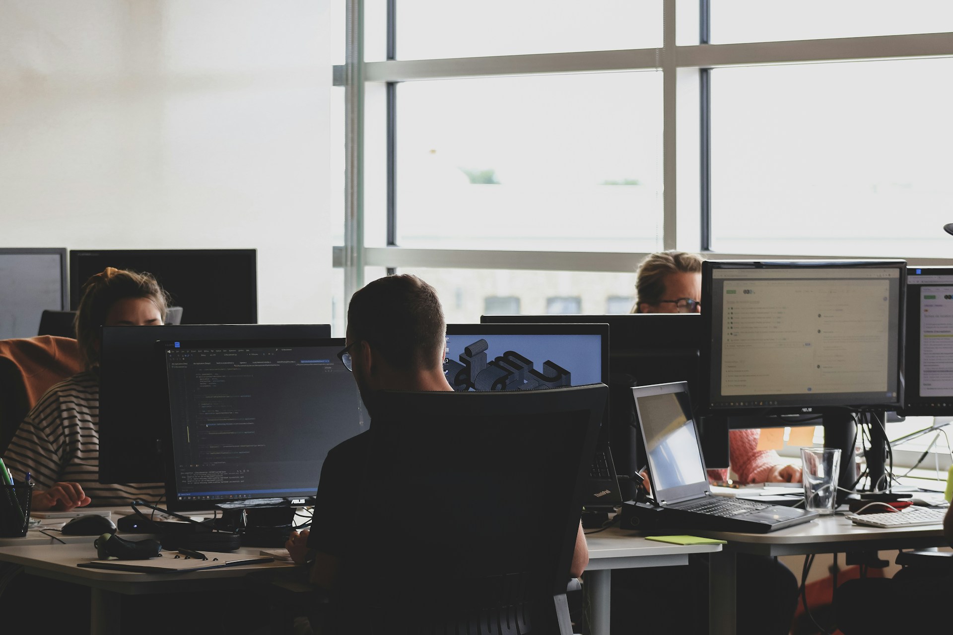 Trouver un emploi tech sans diplôme : Le guide complet